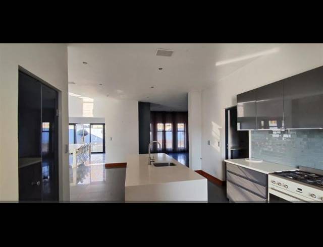 5 BEDROOM HOUSE FOR SALE IN GLEN ERASMIA